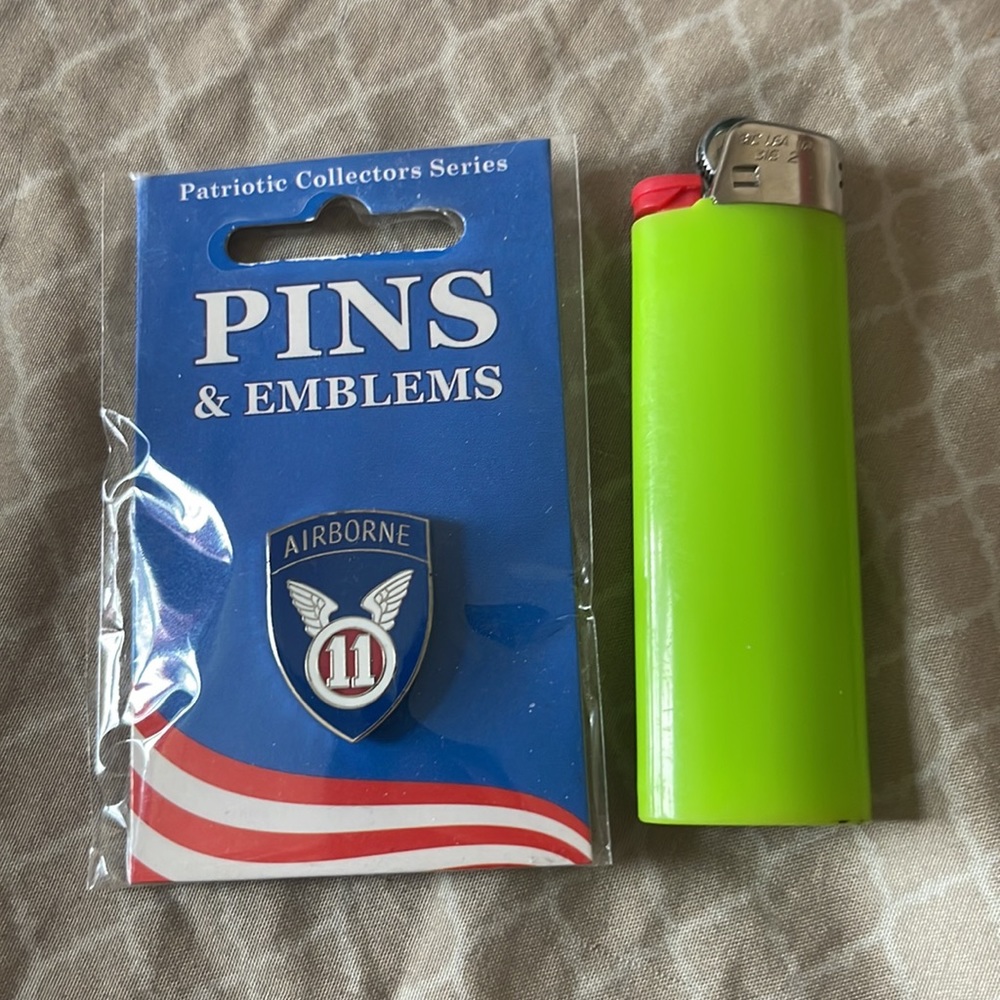 Army pin - Picture 2 of 3